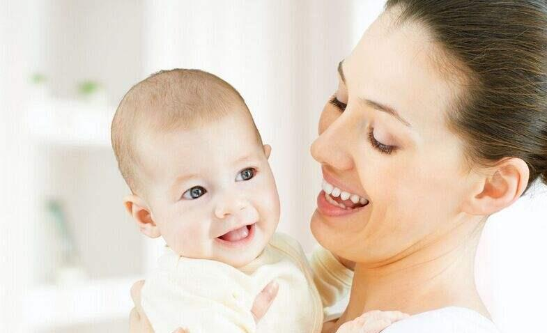 為么什?嬰兒困了不能自己睡覺，非要人哄非要人抱呢？