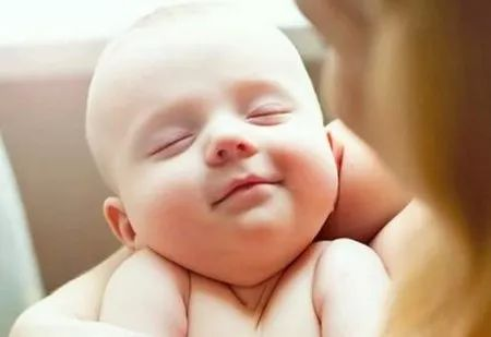 孩子出生后前三天，產(chǎn)媽做好這4件事，寶寶生長(zhǎng)發(fā)育才不掉隊(duì)