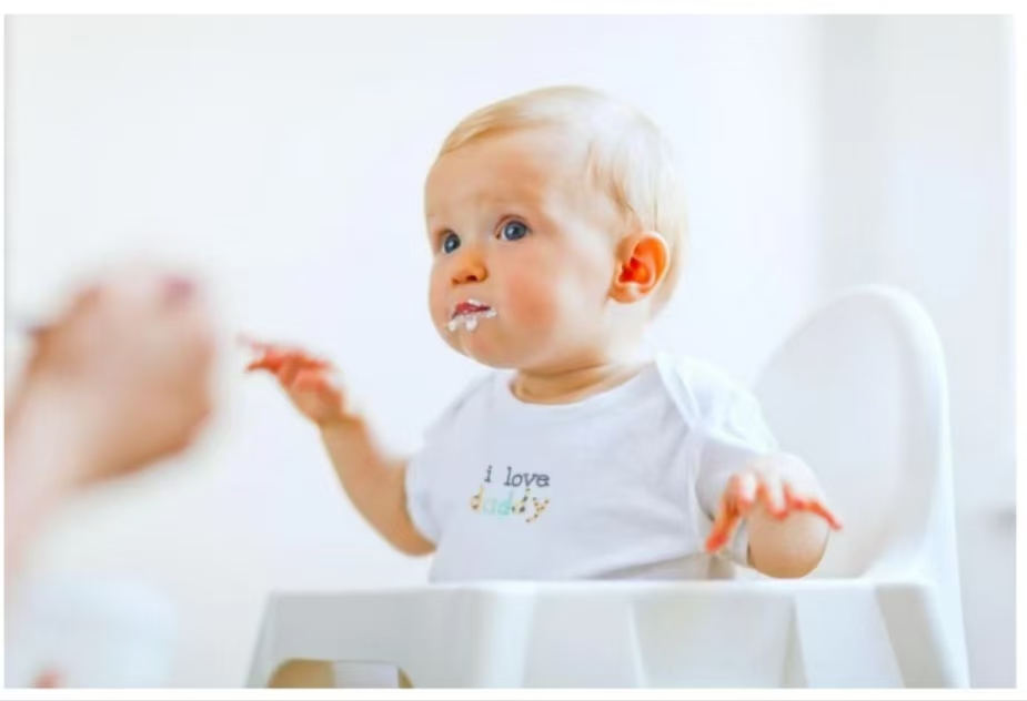 別再過度喂養(yǎng)，寶寶可能承受不了