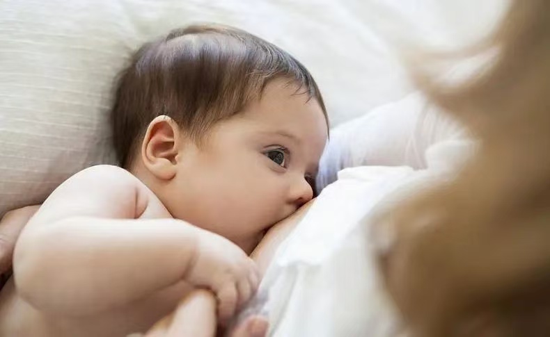 新手媽媽必看：母乳喂養(yǎng)的正確姿勢(shì)，你做對(duì)了嗎？
