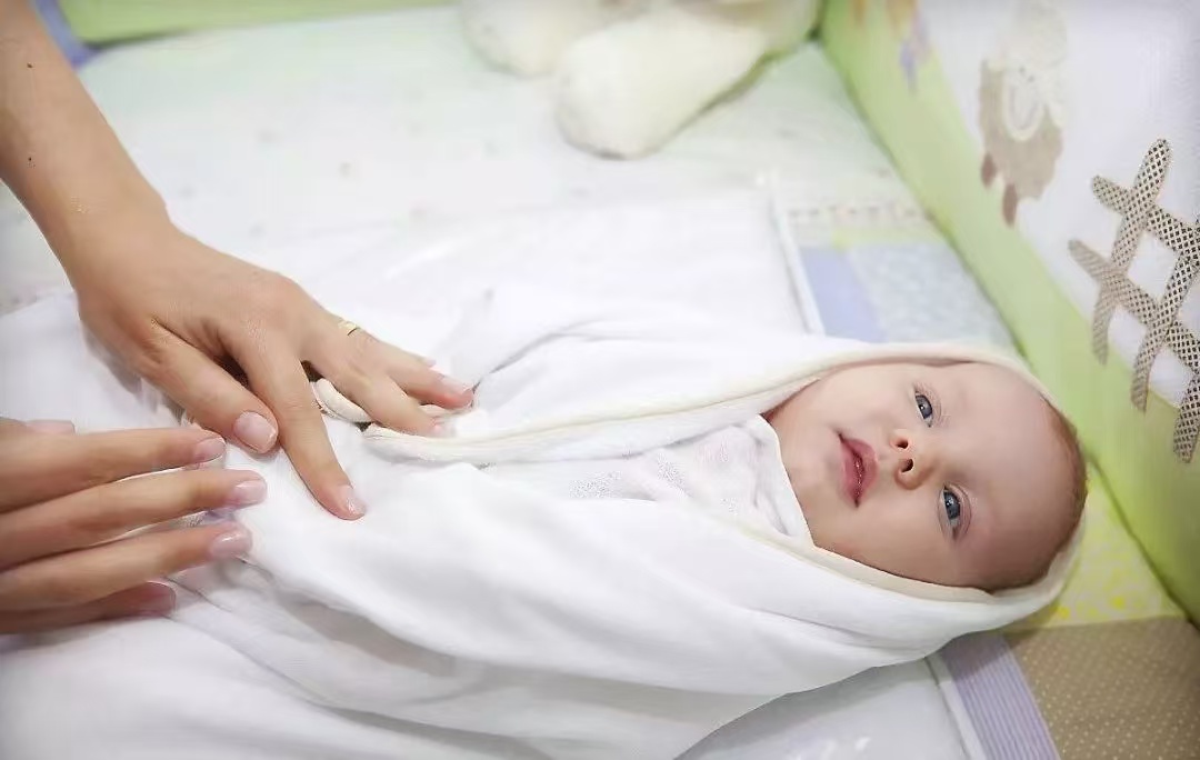 寶寶夏日“踩坑”指南：這9件事，再熱也別做，件件都在“偷”健康！