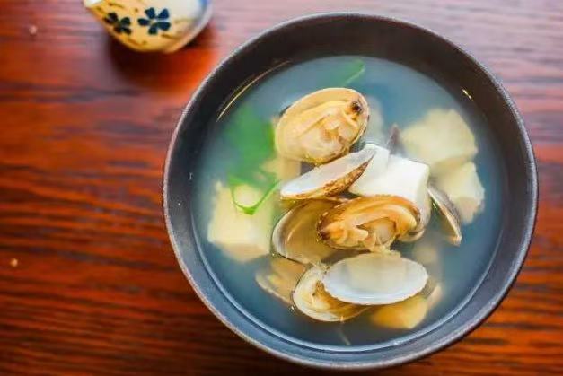 產(chǎn)后奶水不足是許多新媽媽面臨的困擾？9道催乳月子餐請收好